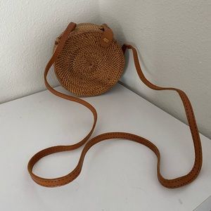 Basket weave vacation clutch with strap